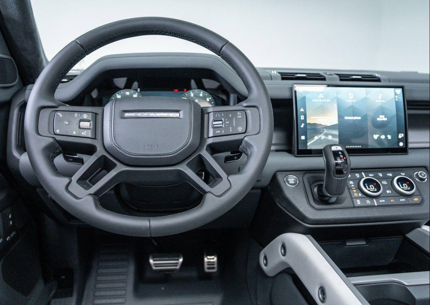 2025 Land Rover Defender V8 - Photo 20