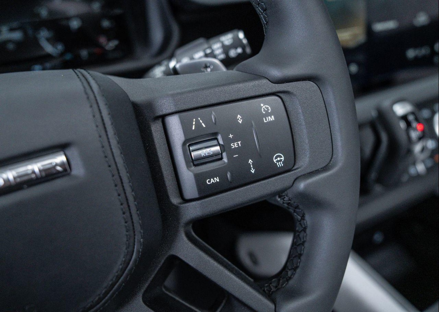2025 Land Rover Defender V8 - Photo 22