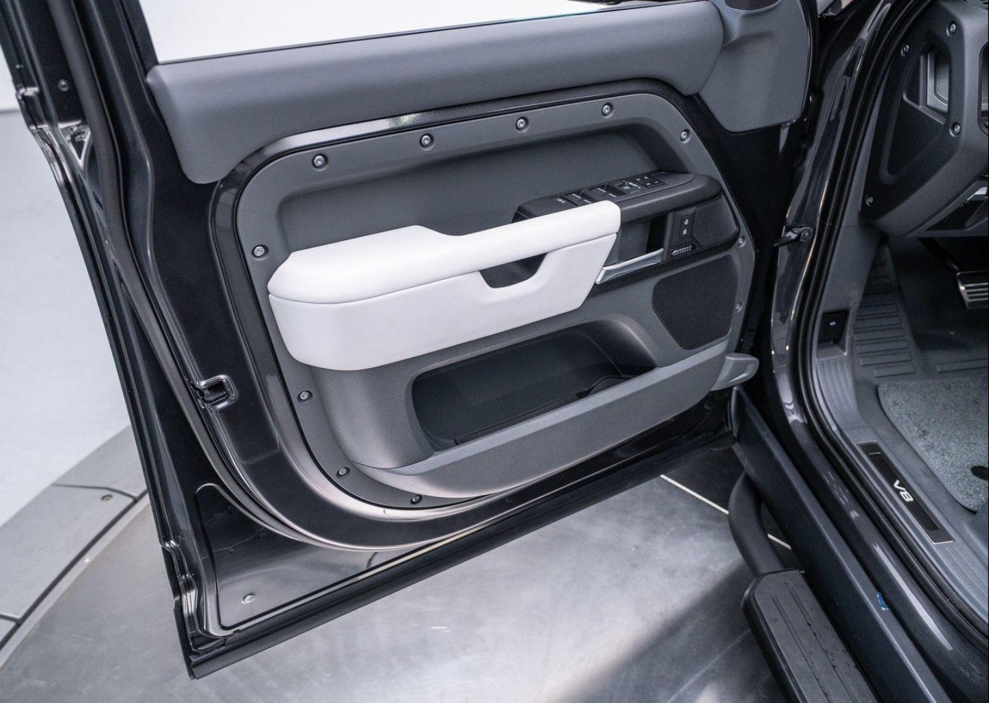 2025 Land Rover Defender V8 - Photo 24