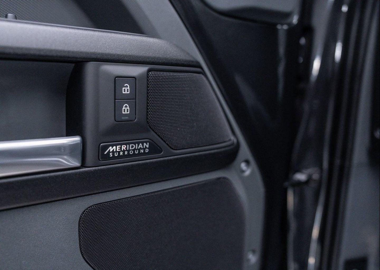 2025 Land Rover Defender V8 - Photo 25