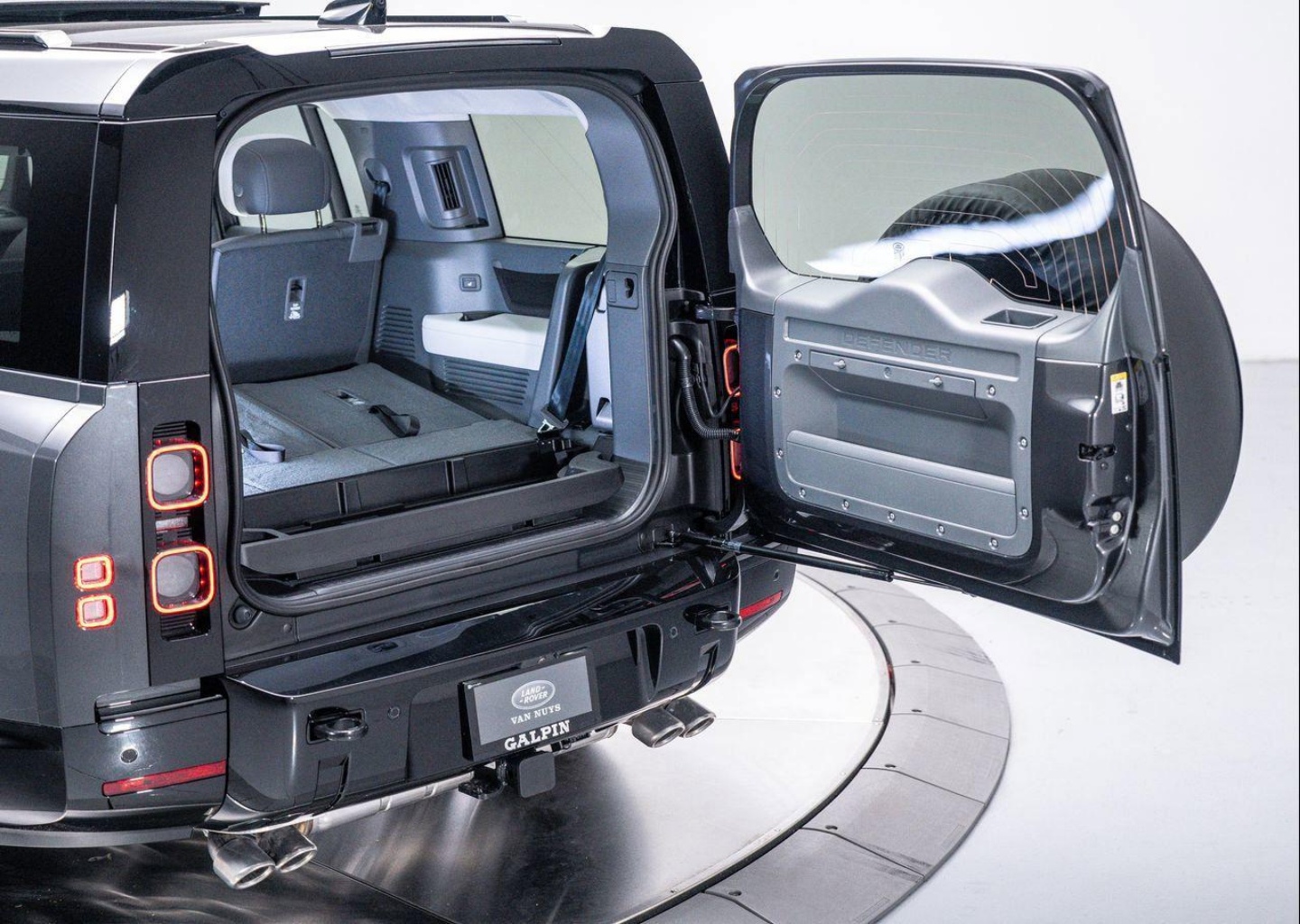 2025 Land Rover Defender V8 - Photo 32