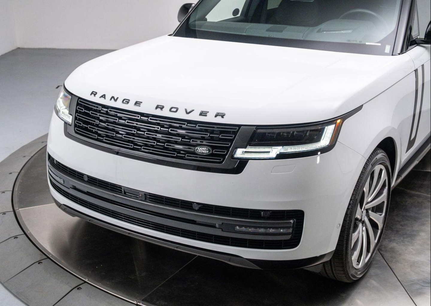 2025 Land Rover Range Rover SE - Photo 9