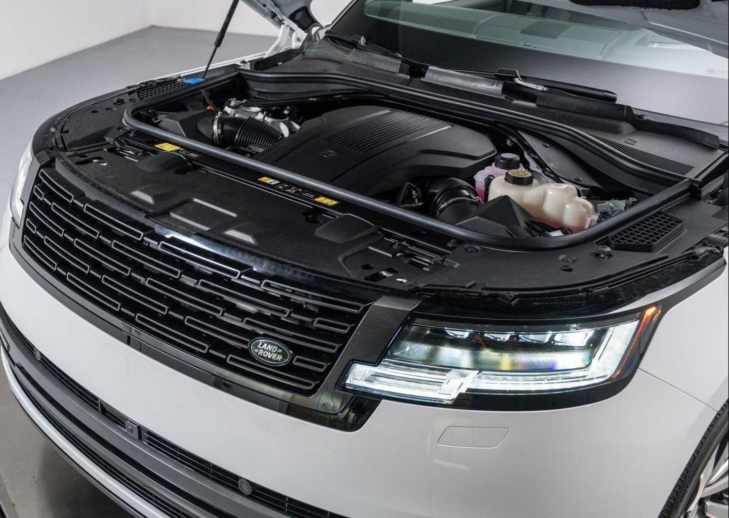 2025 Land Rover Range Rover SE - Photo 12