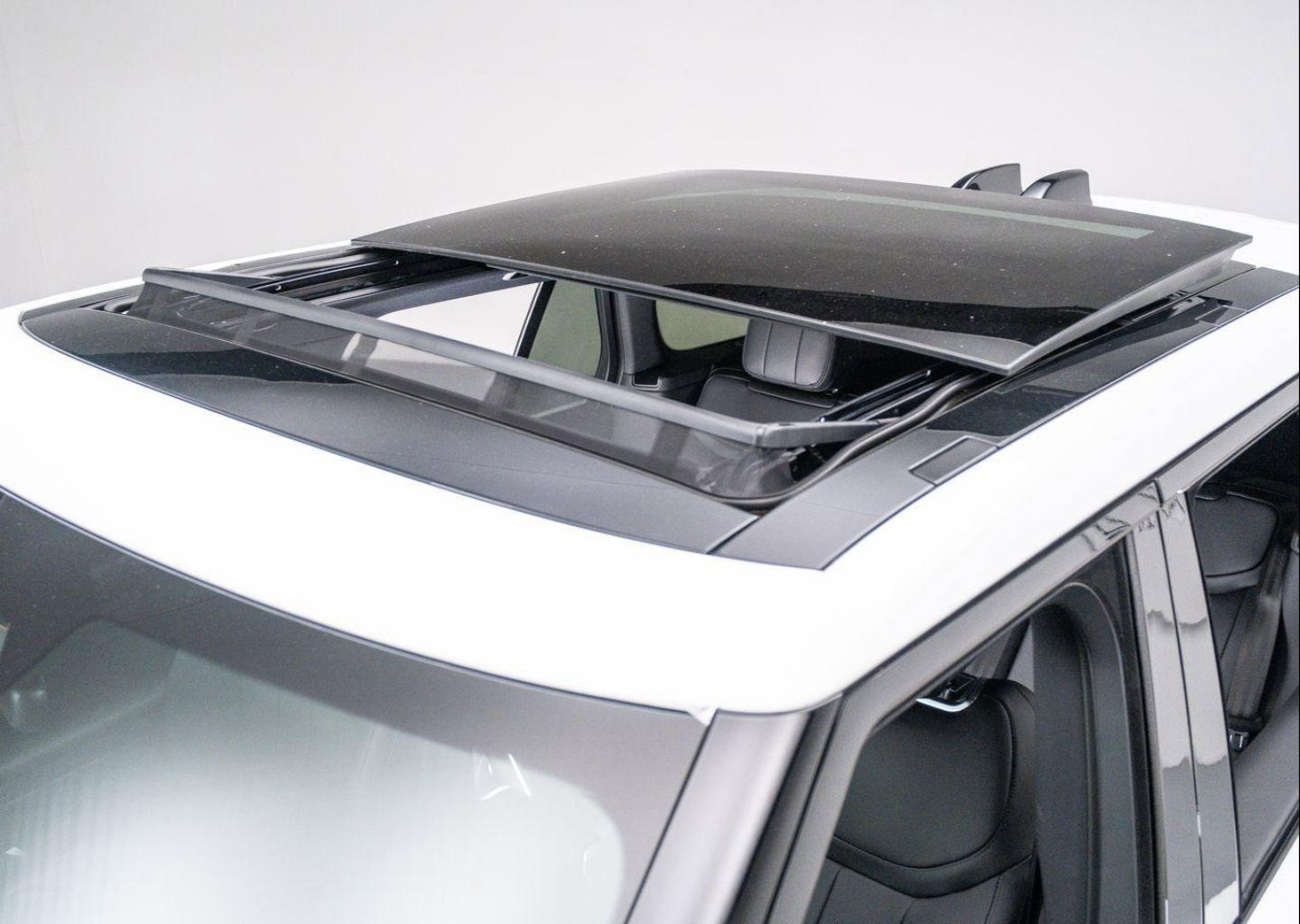2025 Land Rover Range Rover SE - Photo 13