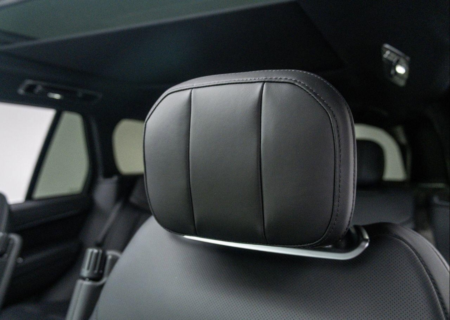 2025 Land Rover Range Rover SE - Photo 14