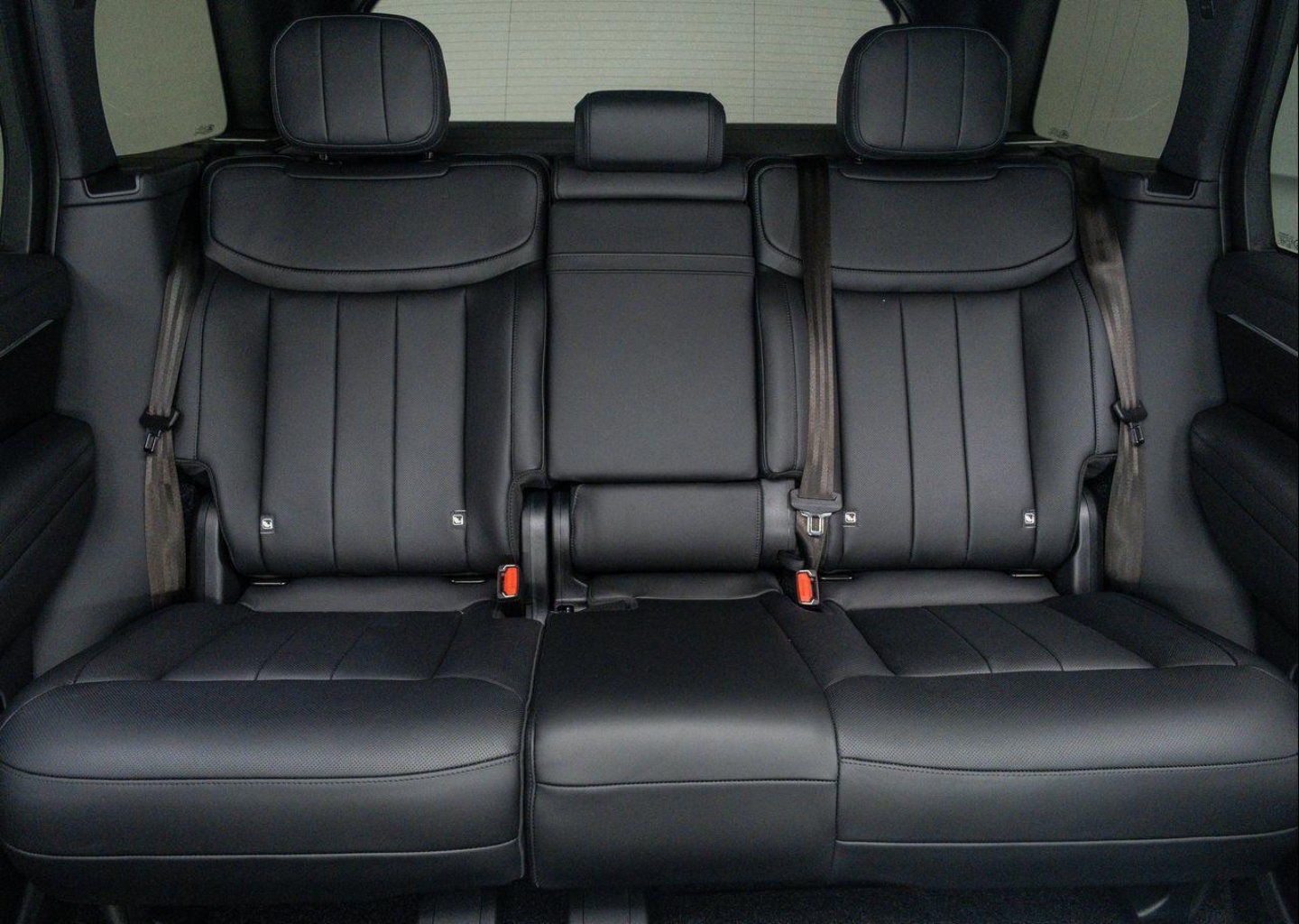 2025 Land Rover Range Rover SE - Photo 18