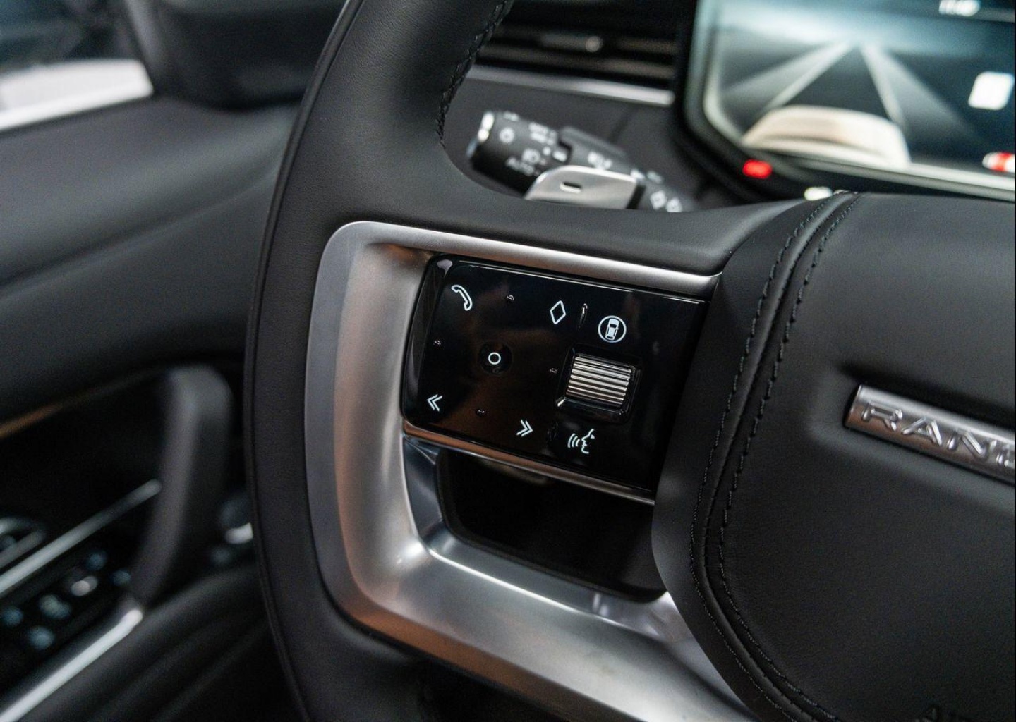 2025 Land Rover Range Rover SE - Photo 23