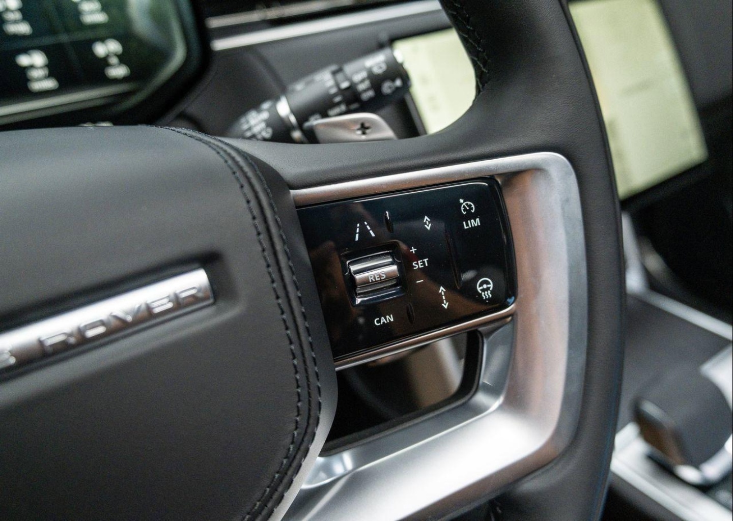 2025 Land Rover Range Rover SE - Photo 25
