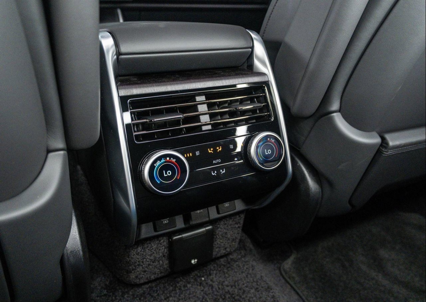 2025 Land Rover Range Rover SE - Photo 38