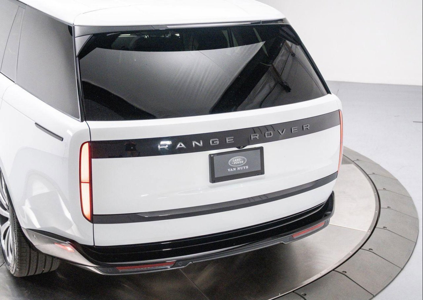 2025 Land Rover Range Rover SE - Photo 42