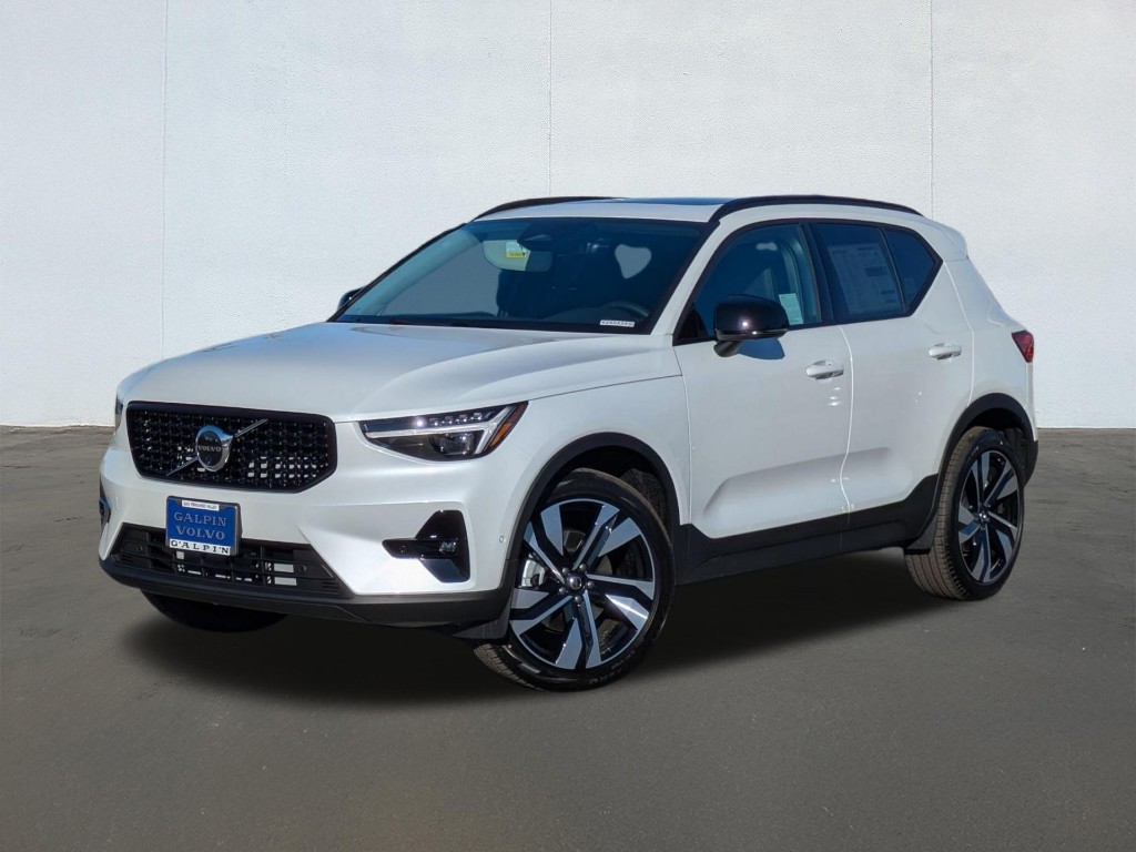 2026 Volvo XC40 B5 Ultra Dark