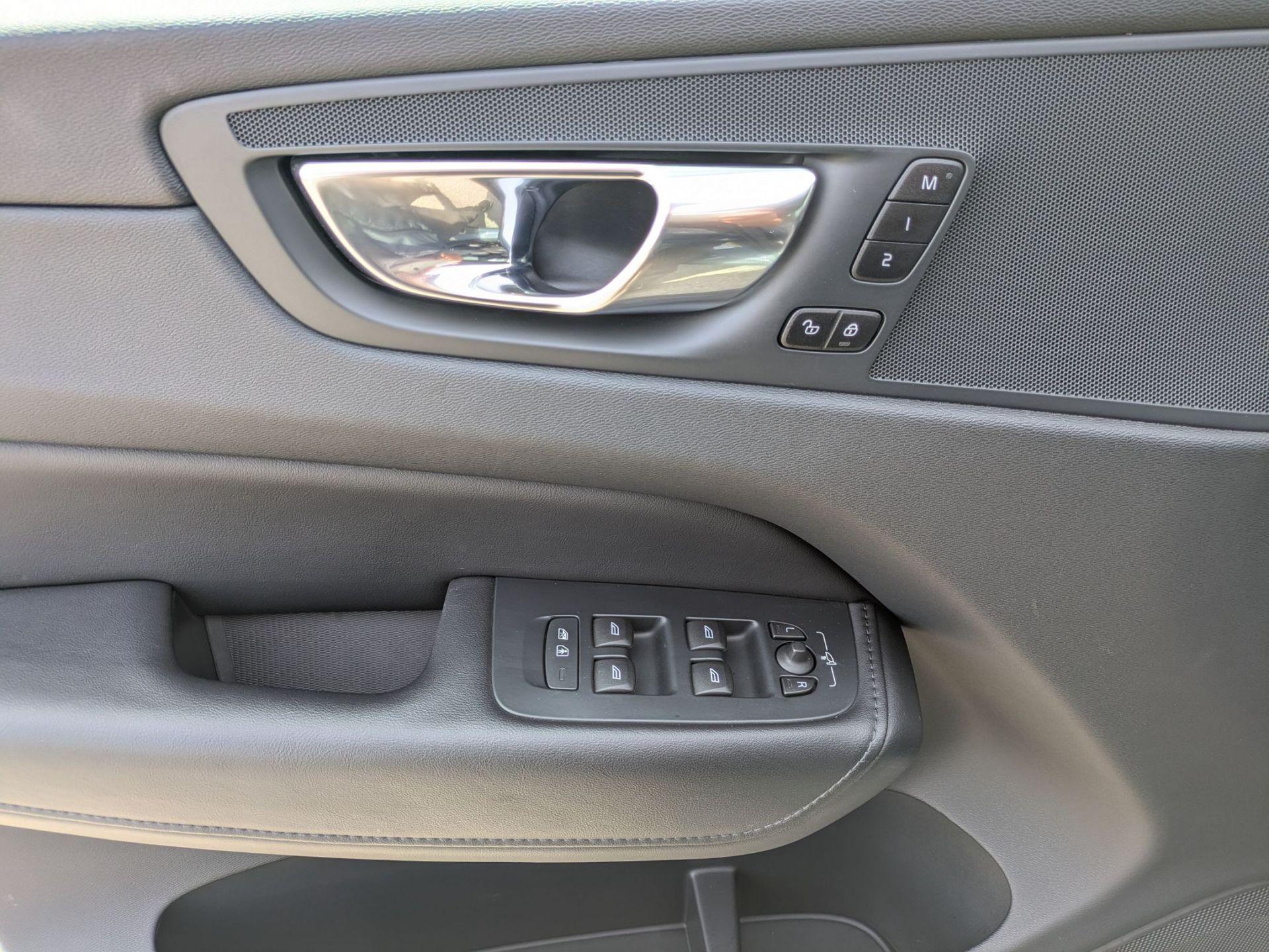 2023 Volvo XC60 Plus - Photo 10