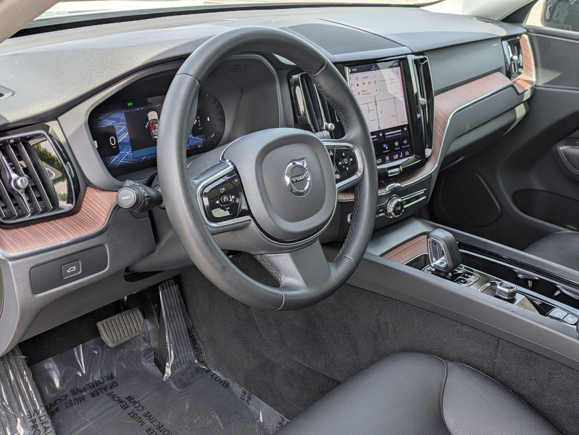 2023 Volvo XC60 Plus - Photo 11