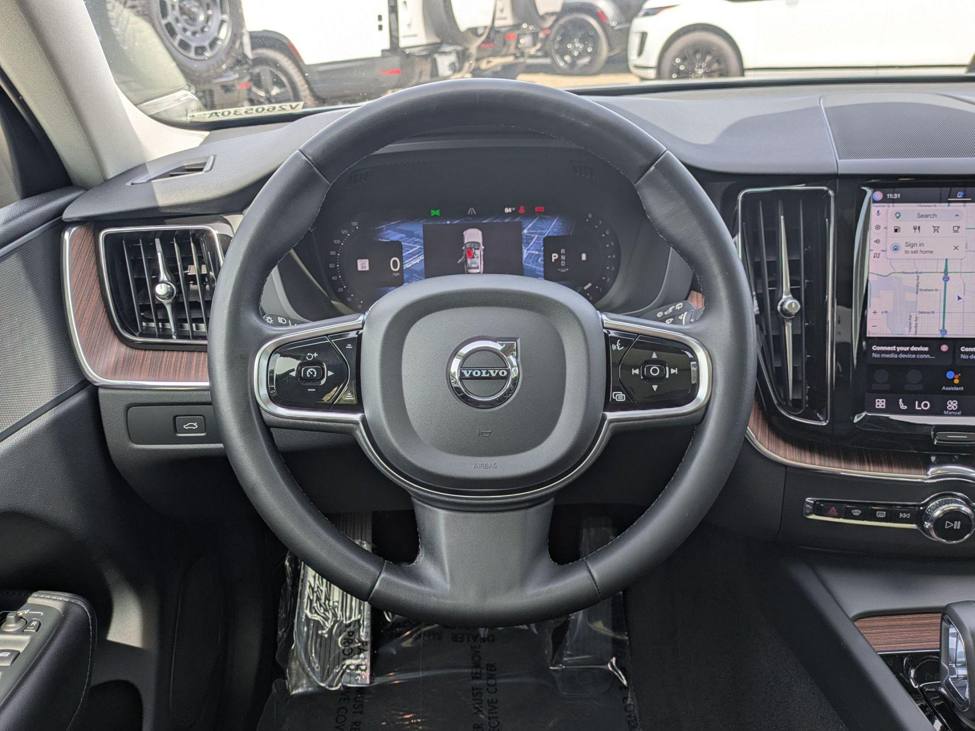 2023 Volvo XC60 Plus - Photo 12