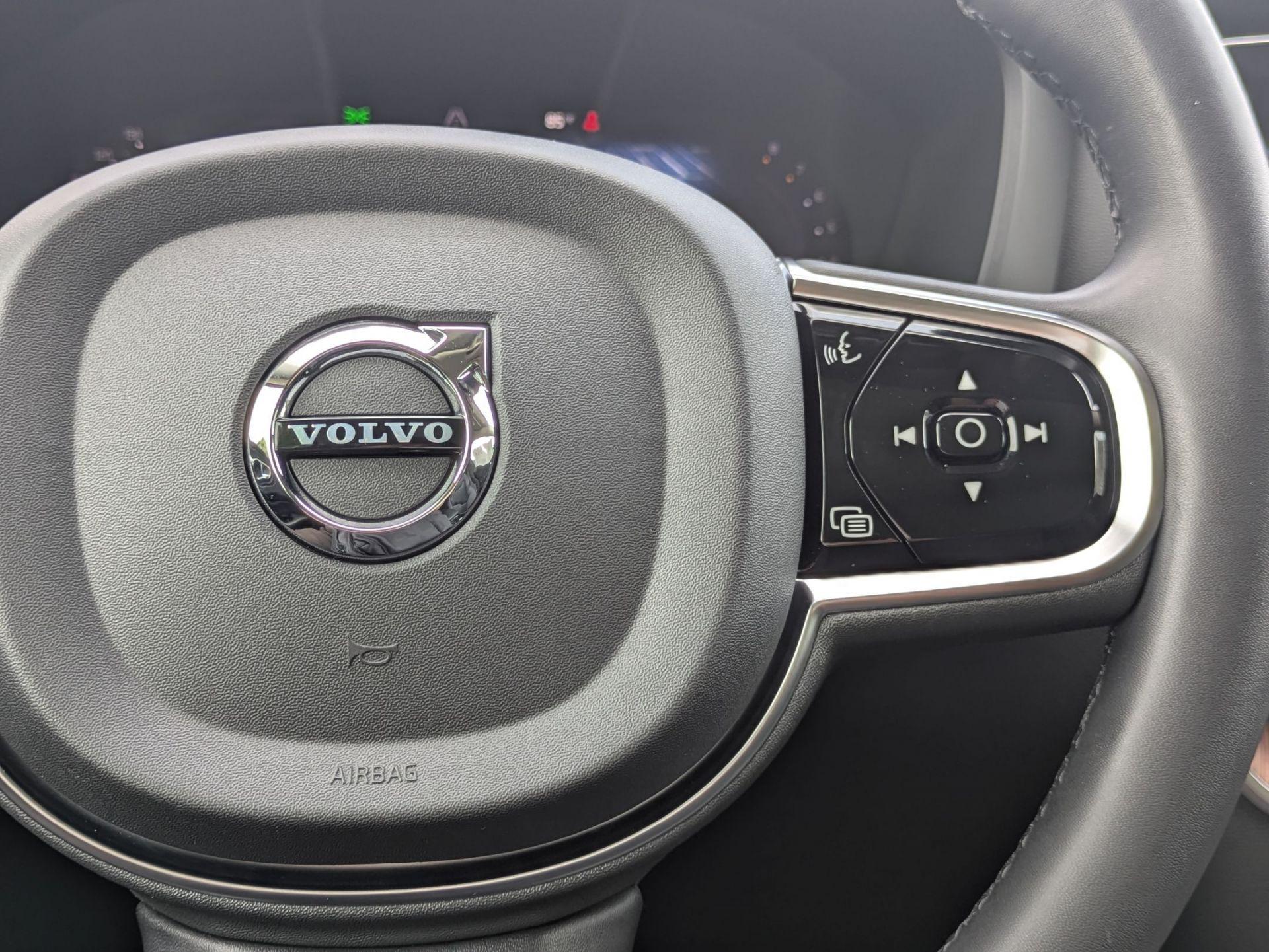 2023 Volvo XC60 Plus - Photo 14