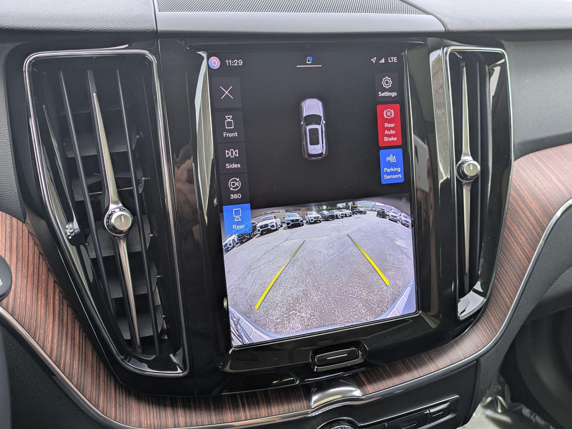 2023 Volvo XC60 Plus - Photo 17