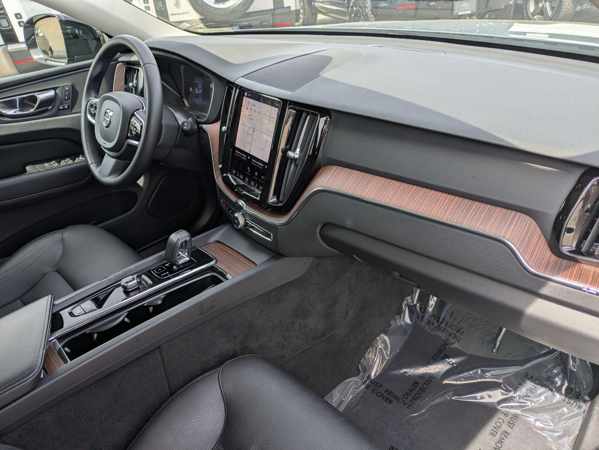 2023 Volvo XC60 Plus - Photo 24