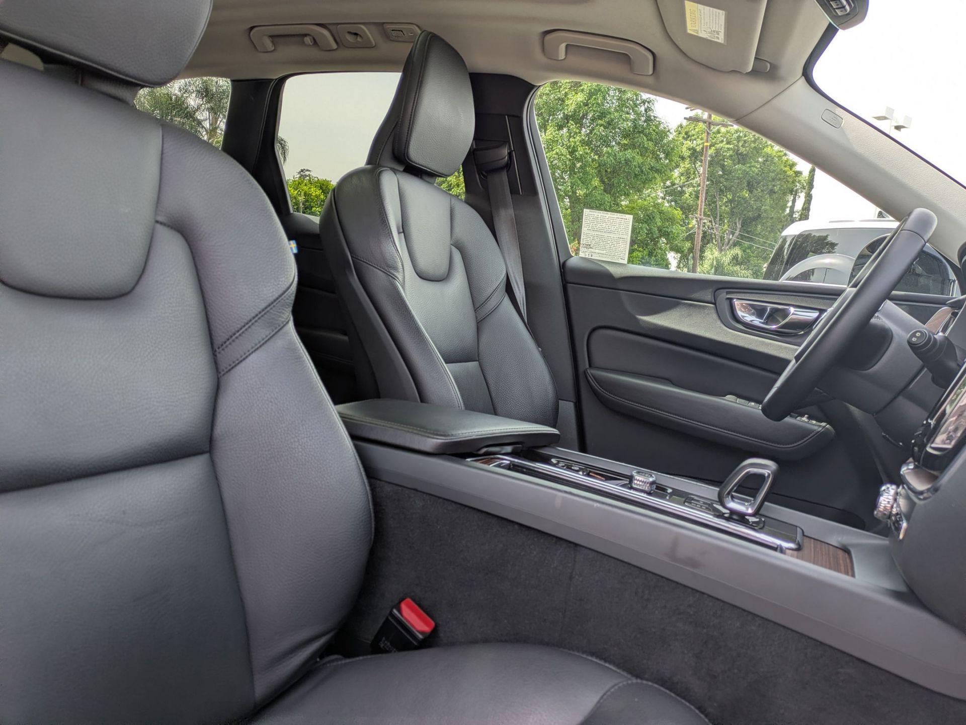 2023 Volvo XC60 Plus - Photo 25