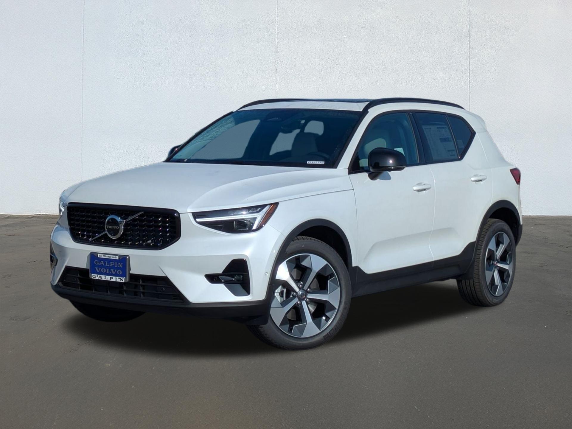 New 2026 Volvo XC40 B5 Plus Dark