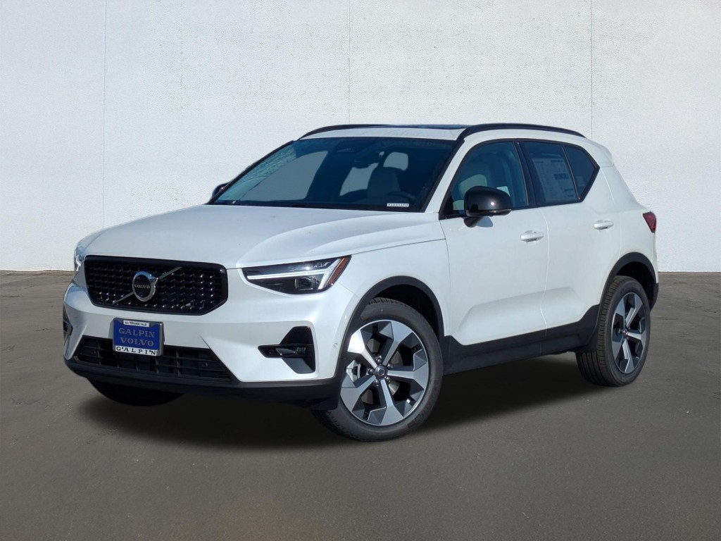 2026 Volvo XC40 B5 Plus Dark