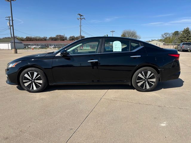 Used 2022 Nissan Altima SV with VIN 1N4BL4DV5NN320699 for sale in Fremont, NE
