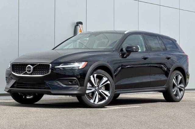 2026 Volvo V60 Cross Country B5 Plus