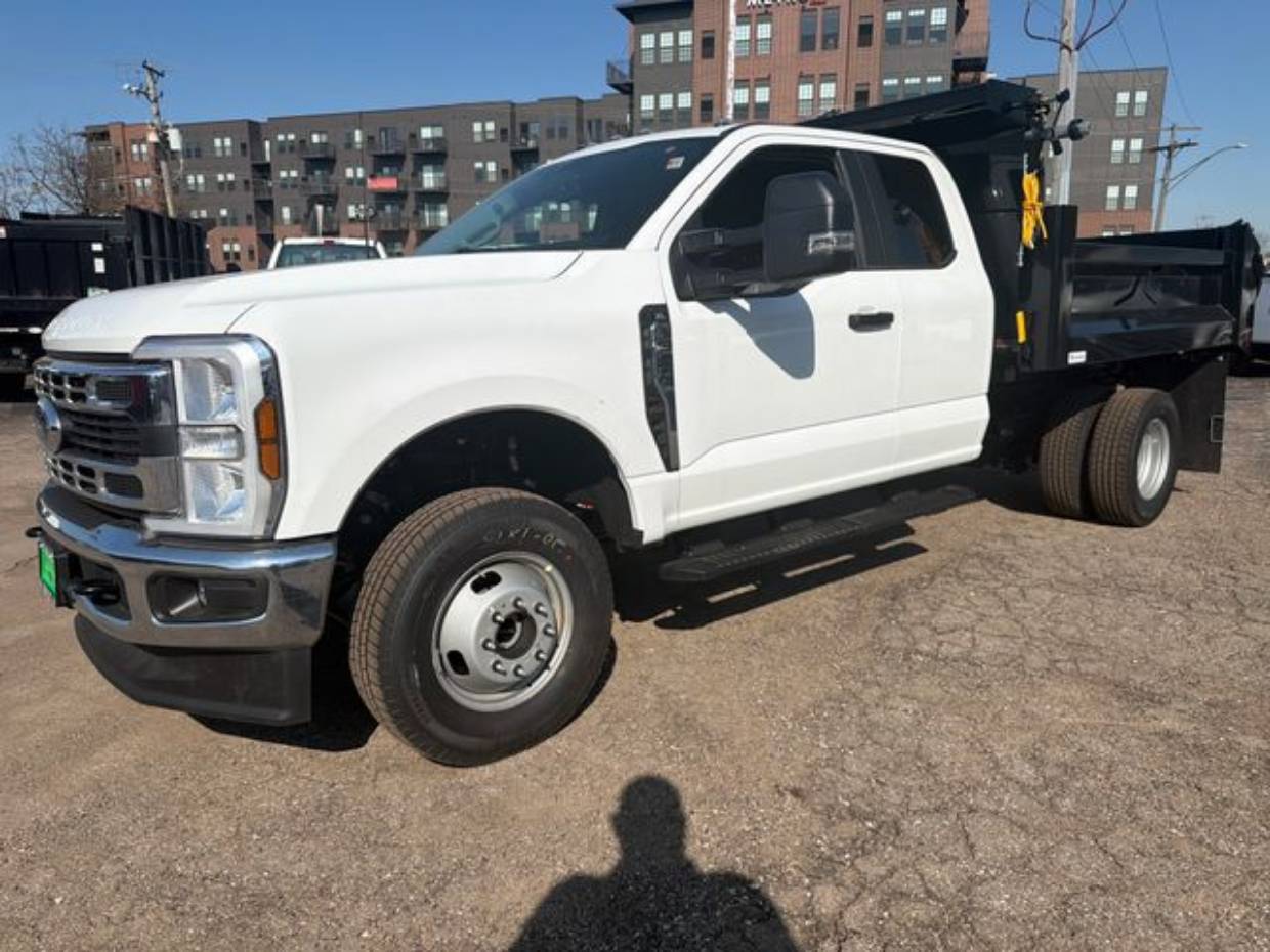 2026 Ford F-350 XL 4x4 SuperCab 168-In DRW's photo