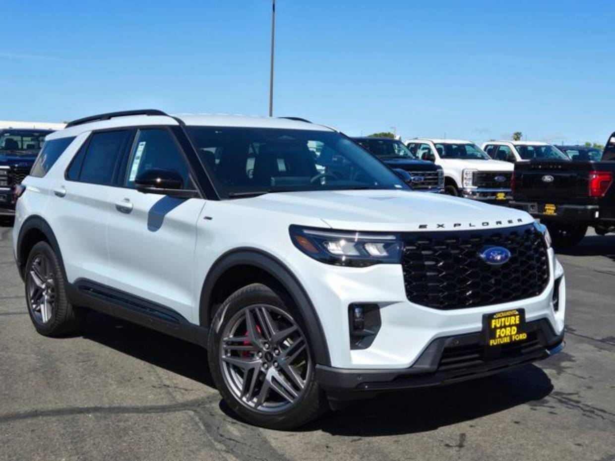 2026 Ford Explorer ST-LINE 4WD's photo