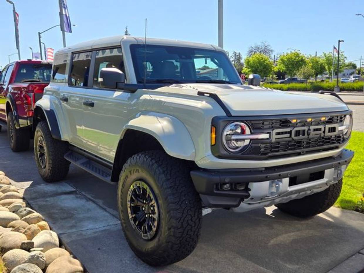 2026 Ford Bronco Raptor 4x4's photo