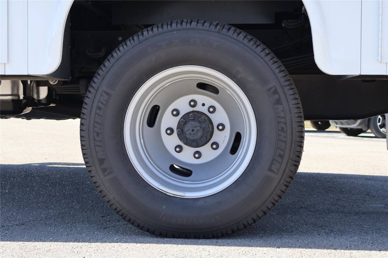 2025 Ford F-350 Super Duty Chassis Cab XL - Photo 10
