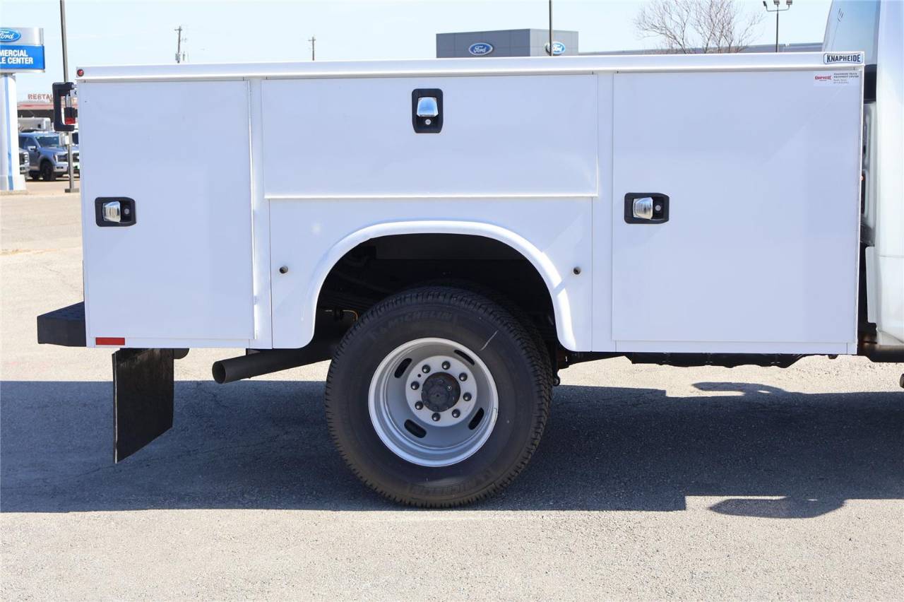2025 Ford F-350 Super Duty Chassis Cab XL - Photo 11
