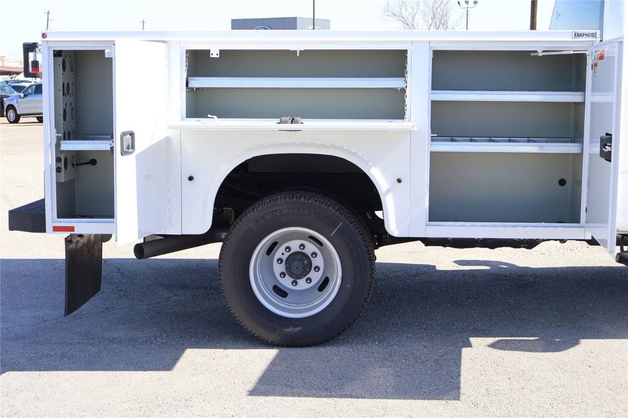 2025 Ford F-350 Super Duty Chassis Cab XL - Photo 12
