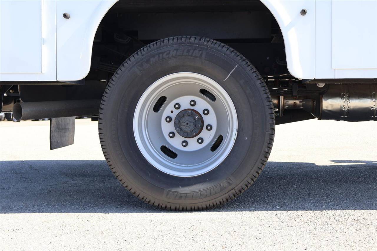 2025 Ford F-350 Super Duty Chassis Cab XL - Photo 13