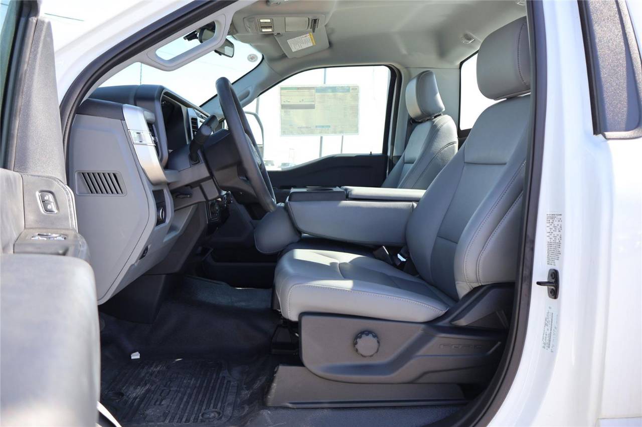 2025 Ford F-350 Super Duty Chassis Cab XL - Photo 17