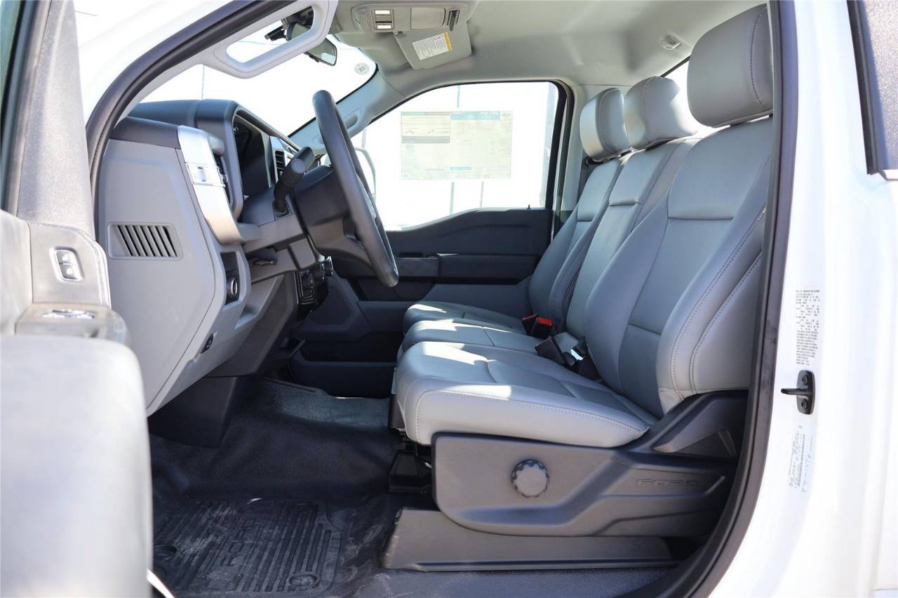 2025 Ford F-350 Super Duty Chassis Cab XL - Photo 18