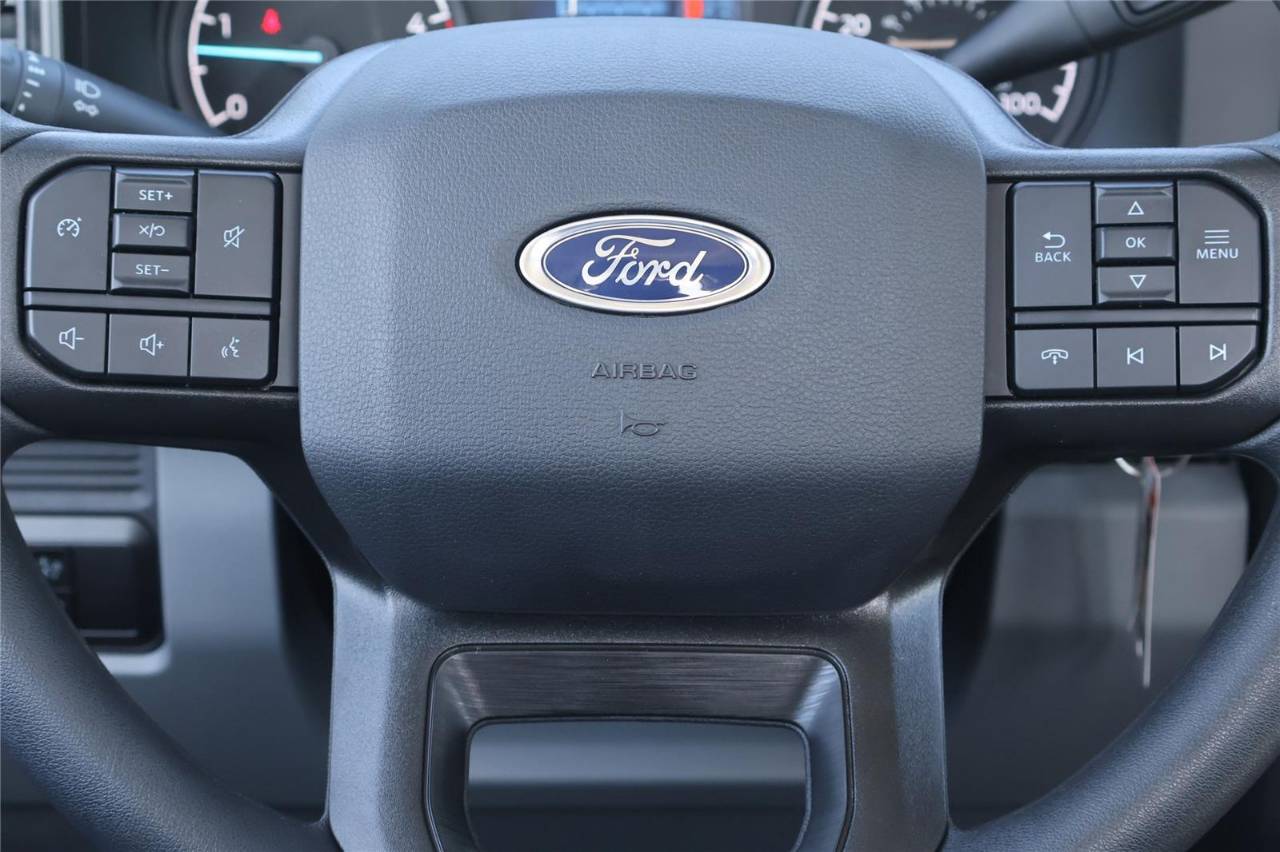 2025 Ford F-350 Super Duty Chassis Cab XL - Photo 25