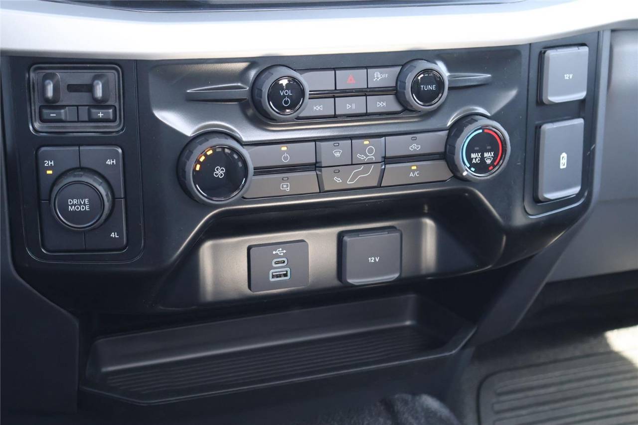 2025 Ford F-350 Super Duty Chassis Cab XL - Photo 30