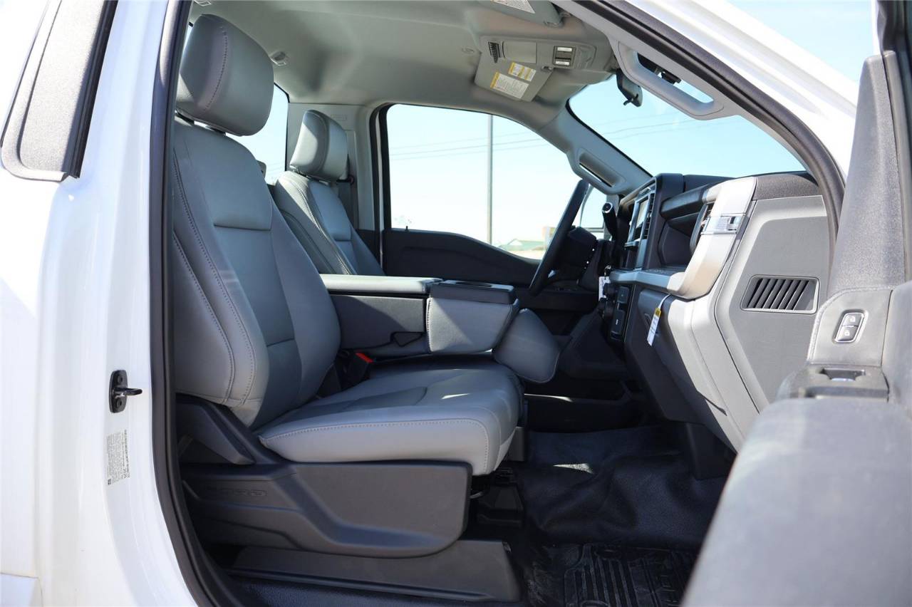 2025 Ford F-350 Super Duty Chassis Cab XL - Photo 33