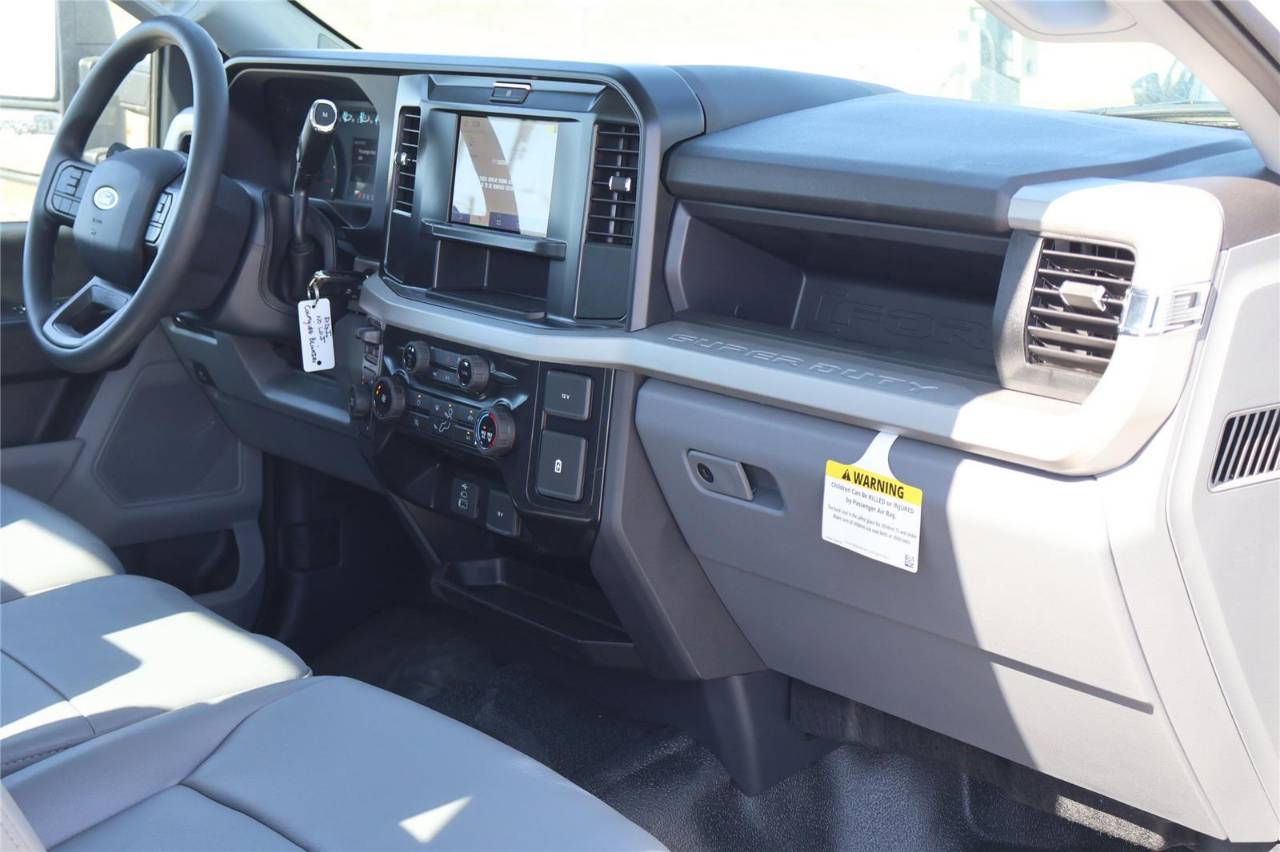 2025 Ford F-350 Super Duty Chassis Cab XL - Photo 35