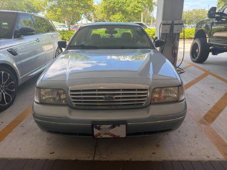 2004 Ford Crown Victoria LX