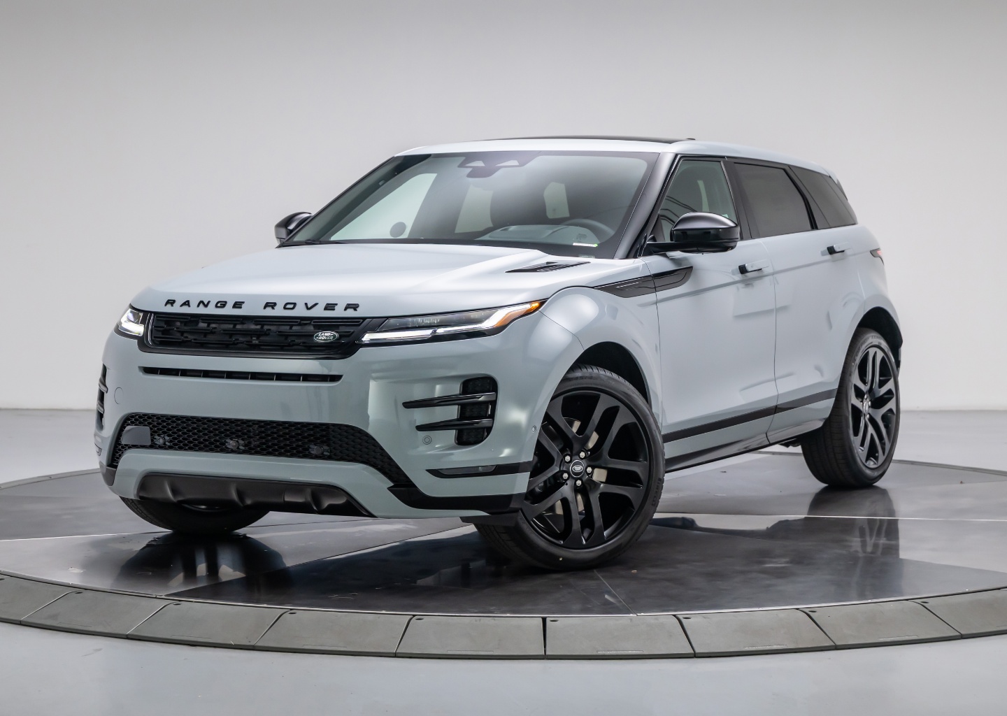 2026 Land Rover Range Rover Evoque Dynamic SE's photo
