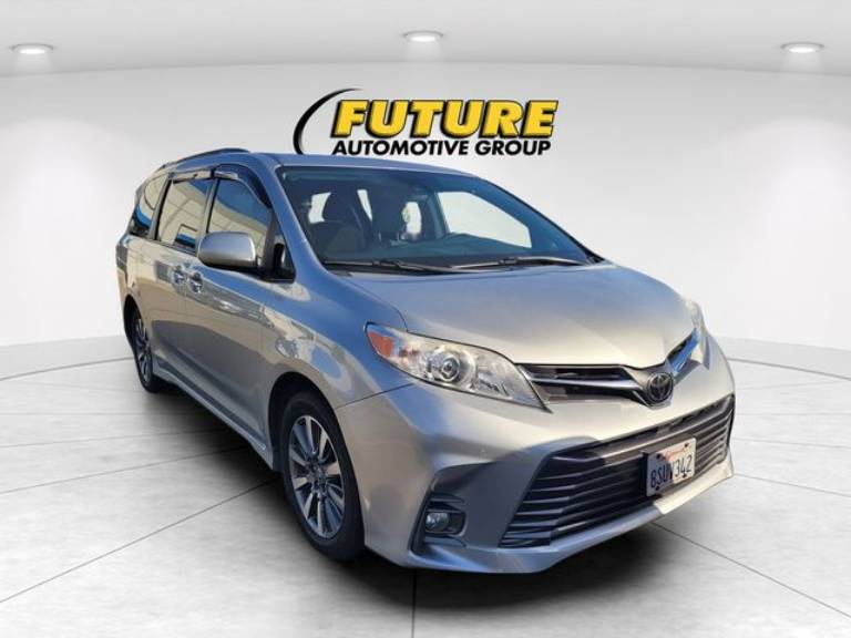2020 Toyota Sienna XLE