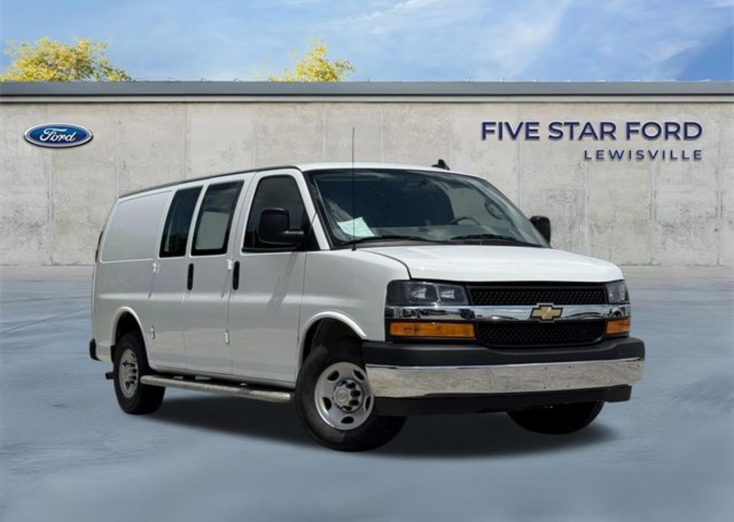 2024 Chevrolet Express 2500 Work Van HD's photo