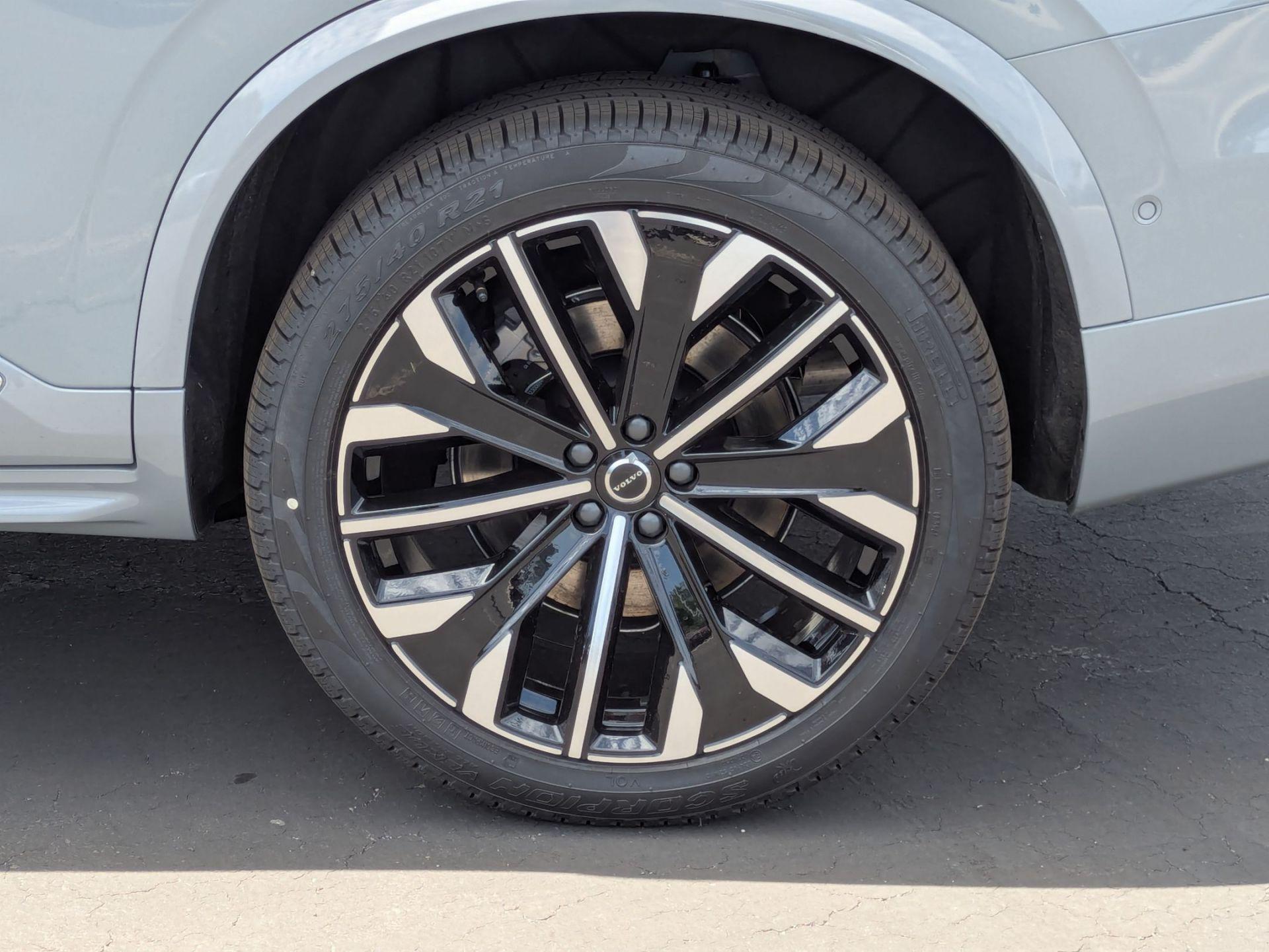 2026 Volvo XC90 Plus - Photo 6