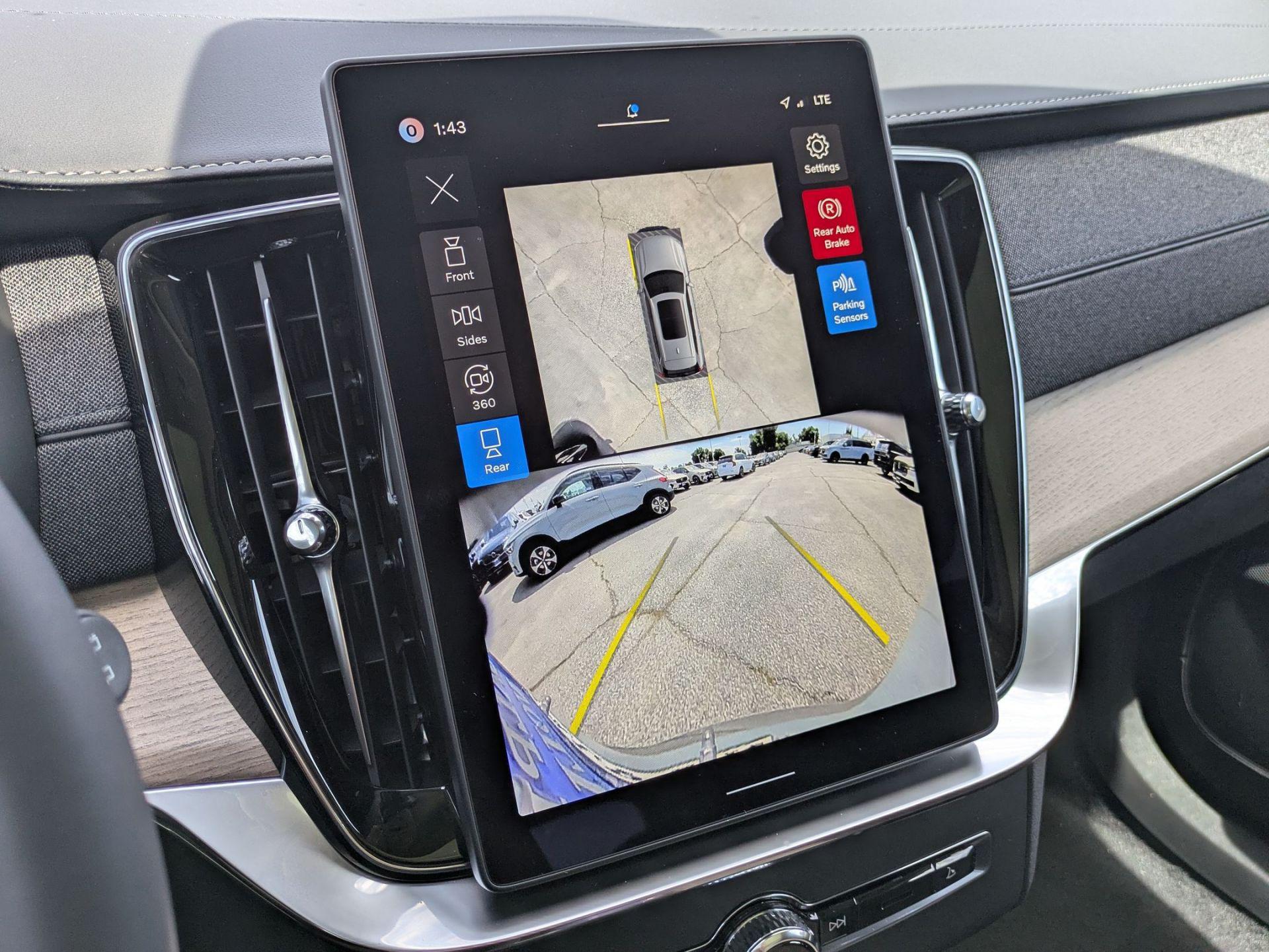 2026 Volvo XC90 Plus - Photo 9