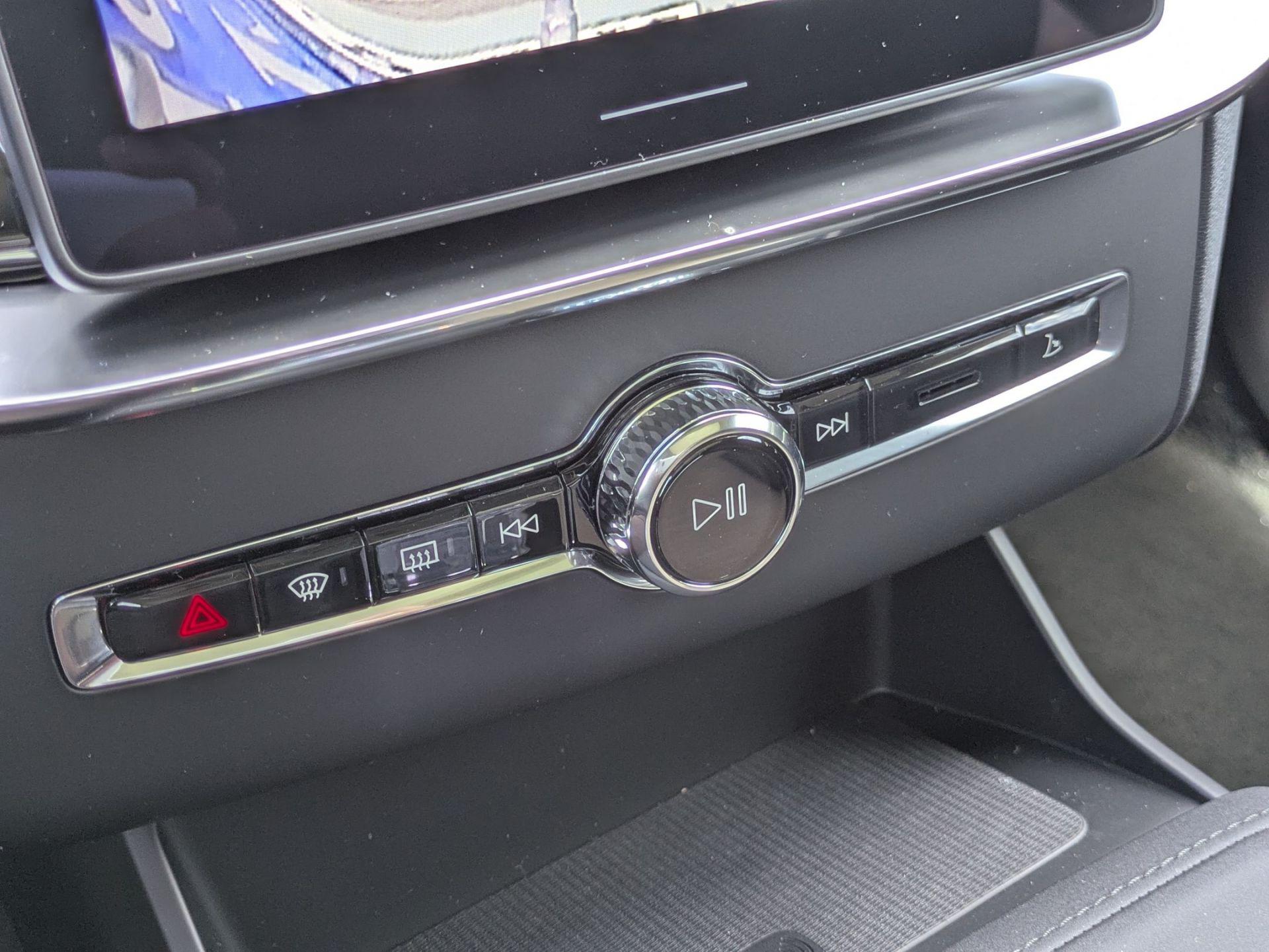 2026 Volvo XC90 Plus - Photo 10