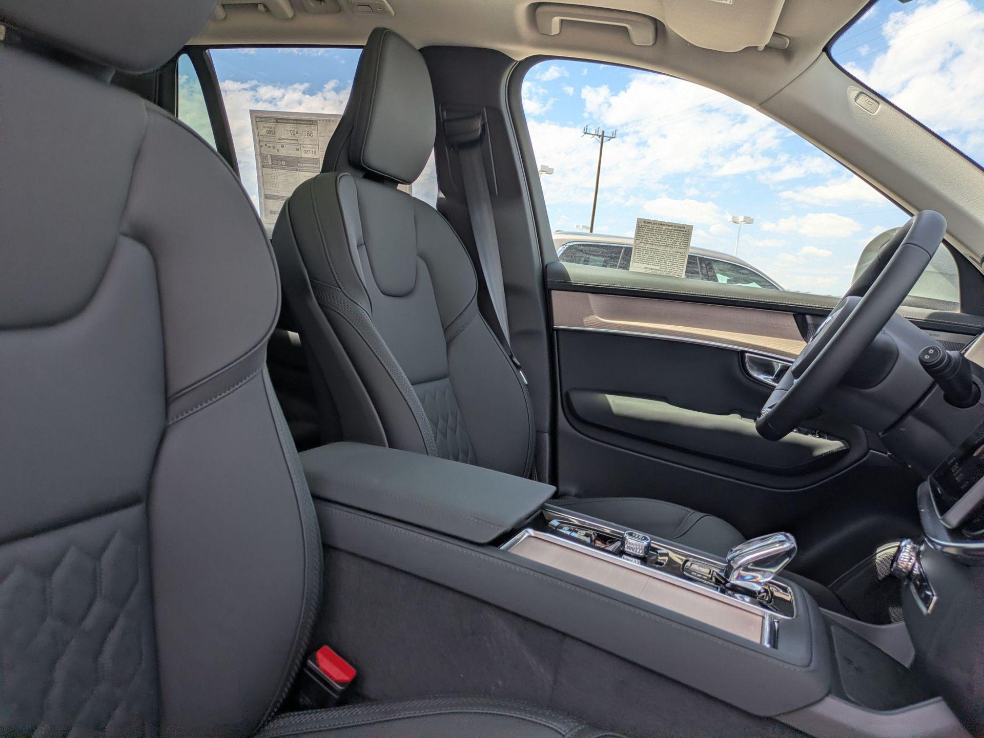 2026 Volvo XC90 Plus - Photo 14