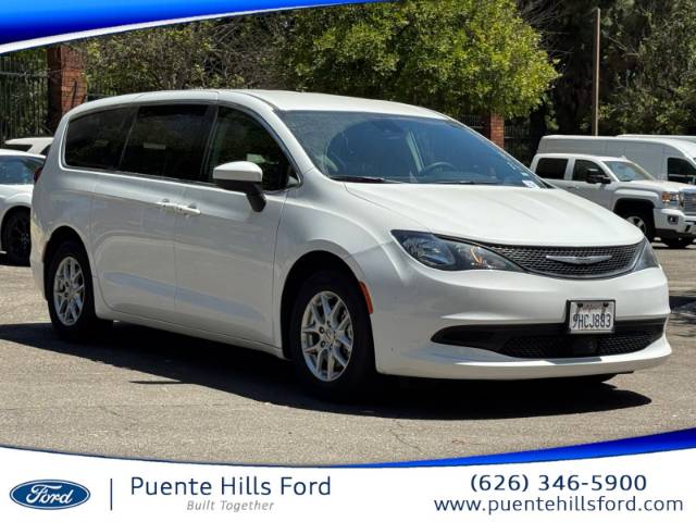 2023 Chrysler Voyager LX