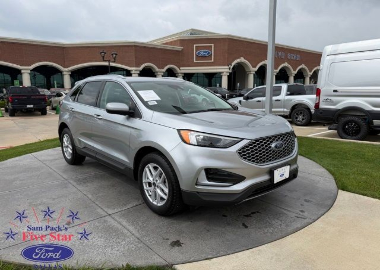 2024 Ford Edge SEL AWD's photo