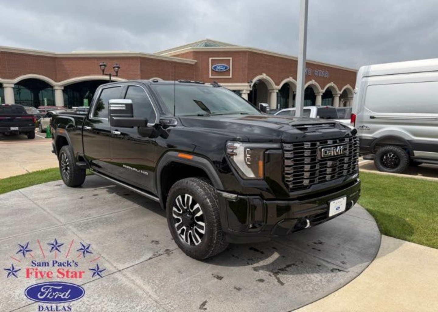 2025 GMC Sierra 4WD Crew Cab Long Box Denali Ultimate's photo